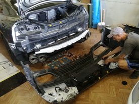 Nissan R35 GTR karosszéria javítás: Karosszéria szétbontás, összeszerelés 6